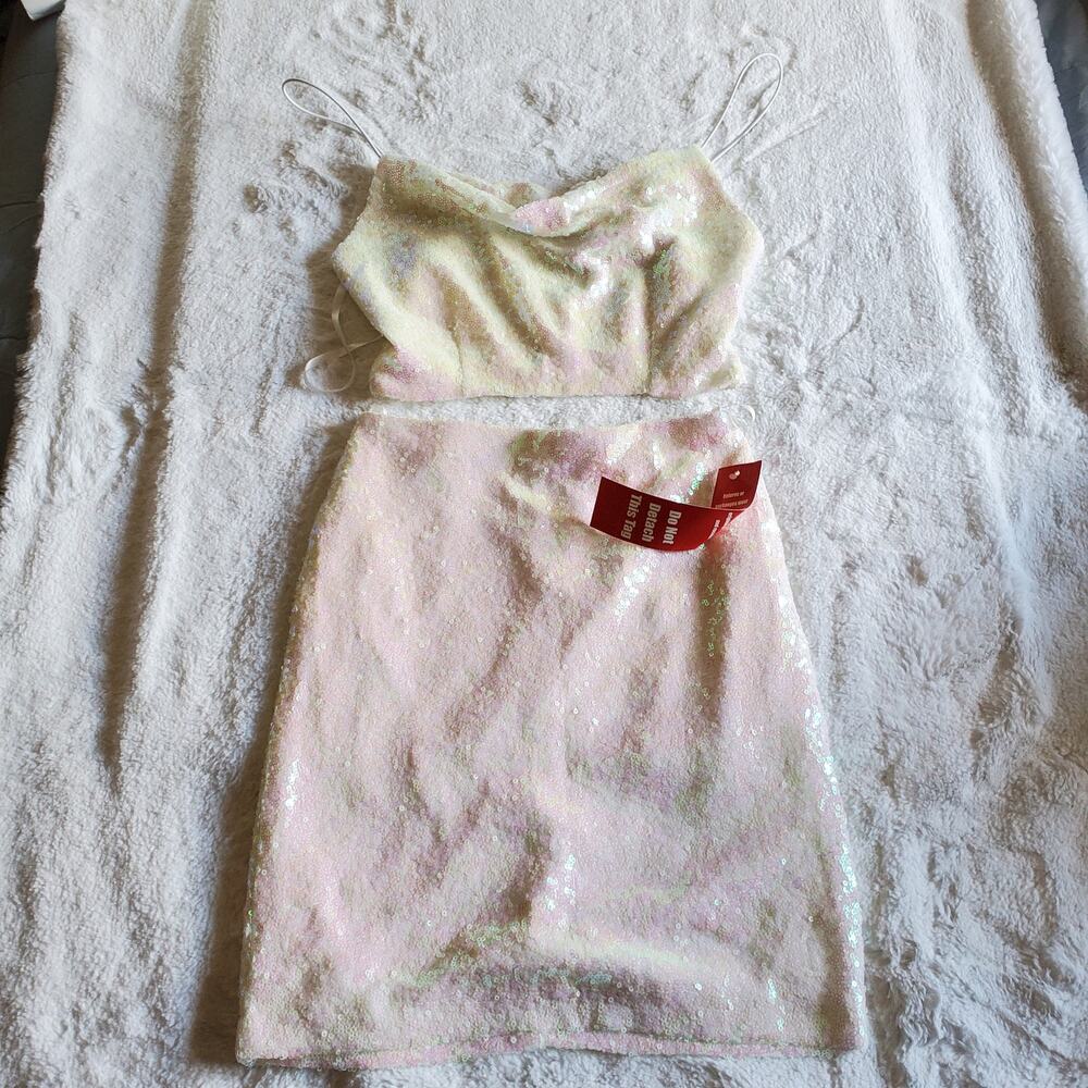 B. Smart Iridescent Sequin Crop and Skirt Set Junior size